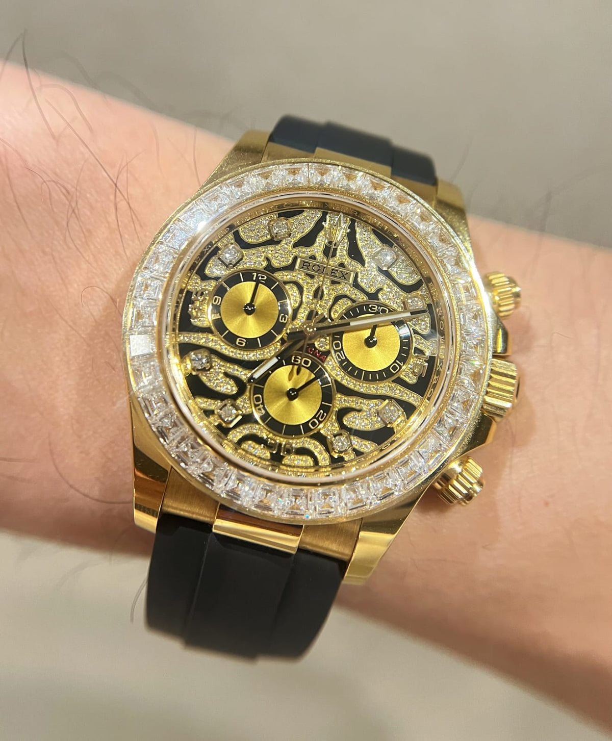 Ro*ex Eye Of The Tiger Gold Dial Silicon Belt Edition Premium Quality Luxury Watch cozyfox.shop